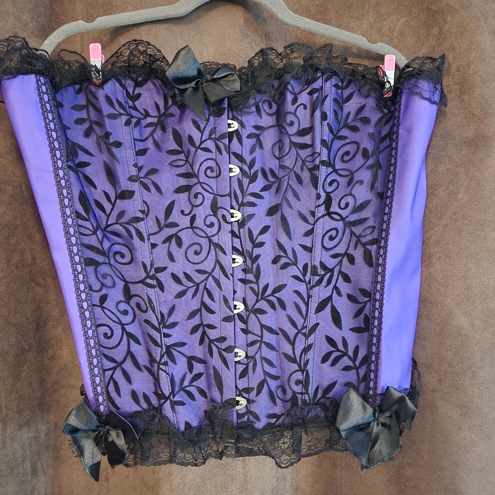Vintage look Plus size purple and black satin and lace corset tagged 6X see desc